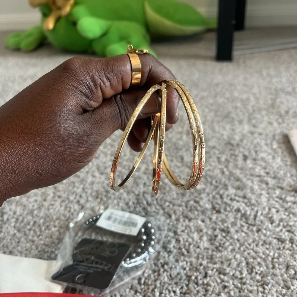 Bracelets - Picture 4 of 4